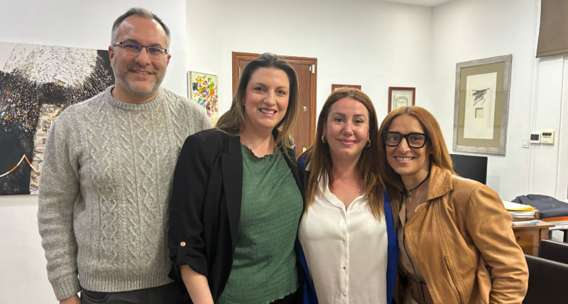 Reseña de Olga Díaz sobre la amabilidad del equipo de Ireka en la venta de su apartamento. 